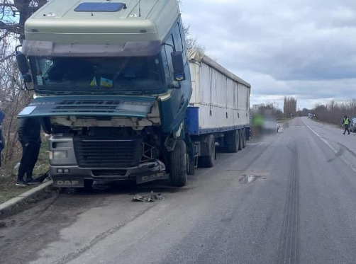 В ДТП погиб мужчина: в Николаевской области BMW врезался в грузовик