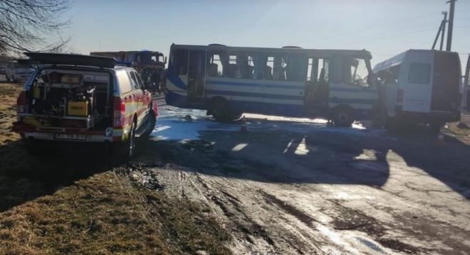 На Прикарпатье &#8212; ДТП с автобусом: один человек погиб, 14 травмировались