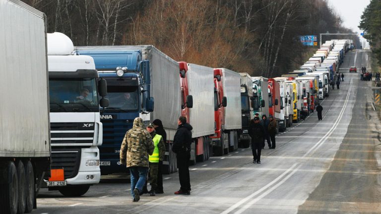 В июне Польша закроет свою границу для грузовиков из РФ и Беларуси