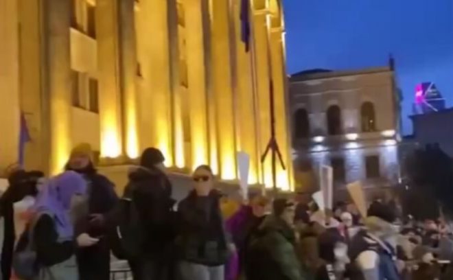 Протестующие под парламентом Грузии выдвинули новые требования