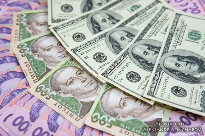 Экс-сотрудница банка украла у киевлянина более 200 тысяч гривен