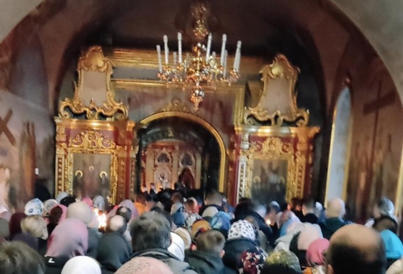 В Киево-Печерской лавре, которую сегодня должны покинуть монахи, собираются верующие УПЦ