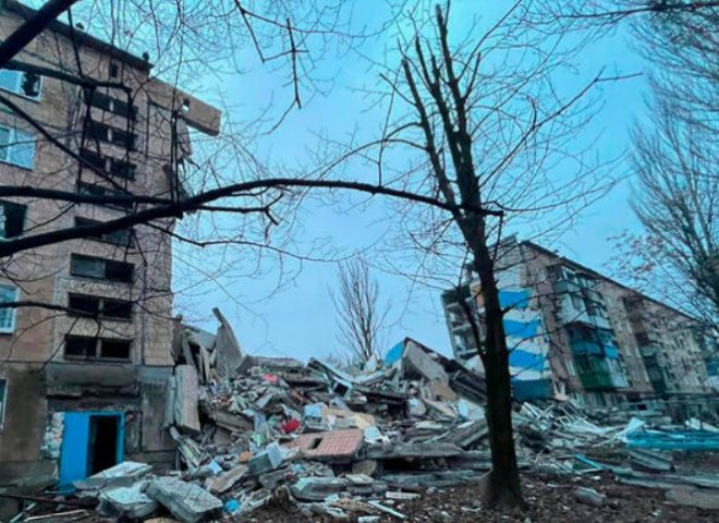 РФ нанесла авиаудар по многоэтажке в Авдеевке: разрушен подъезд