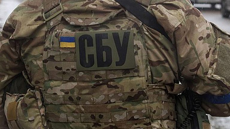 Призывали убивать украинцев, болтая по телефону: арестованы киевлянин и жительница Черкасс