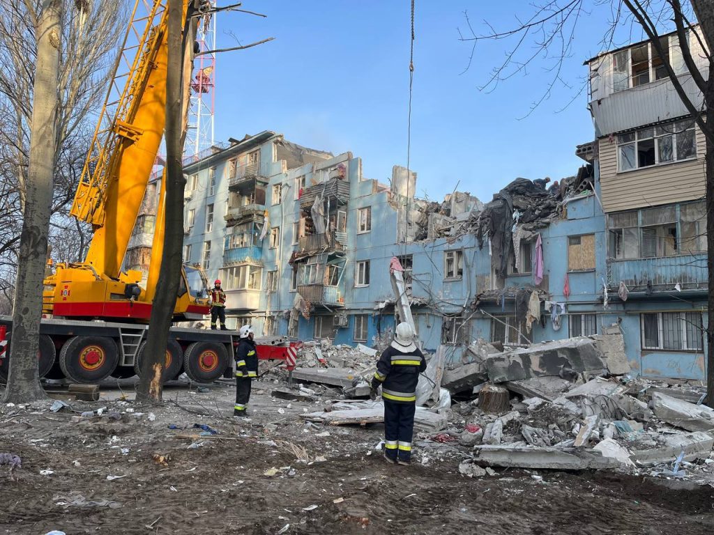 Ракетный удар по дому в Запорожье: количество погибших увеличилось до 13