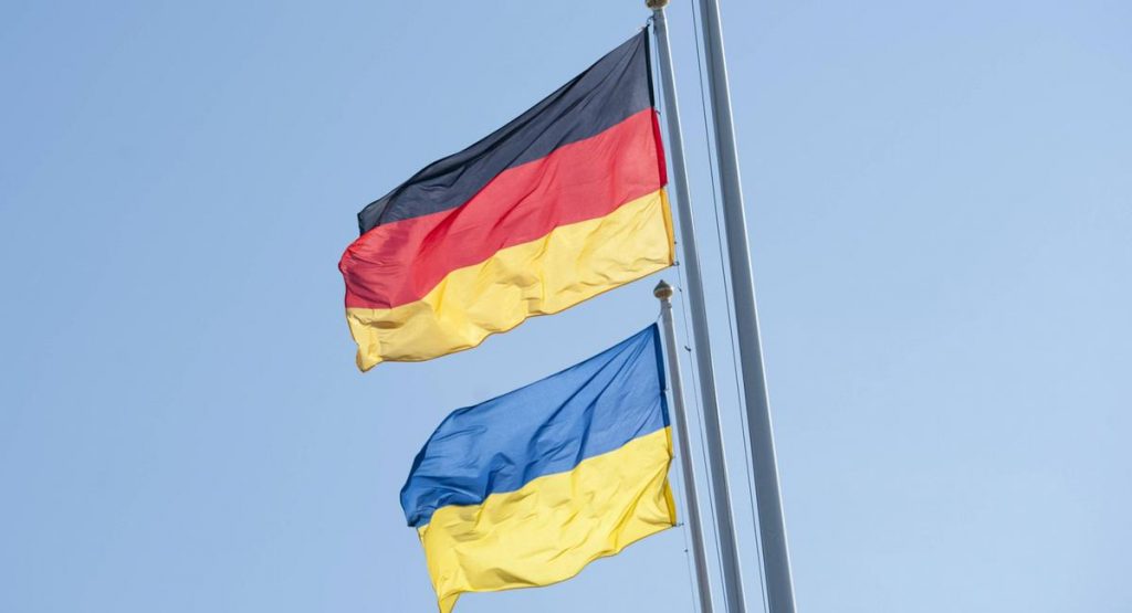 Германия передала Украине новую партию помощи с бронемашинами и зимней формой