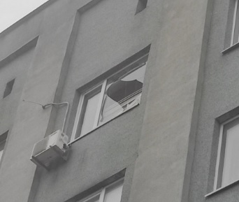 РФ обстреляла больницу в Херсоне: выбиты оконные стекла