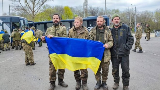 Большой Пасхальный обмен пленными: домой возвращаются 130 украинских воинов