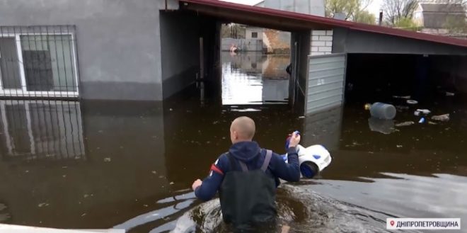 Воды все больше: села на Днепропетровщине готовят к эвакуации 