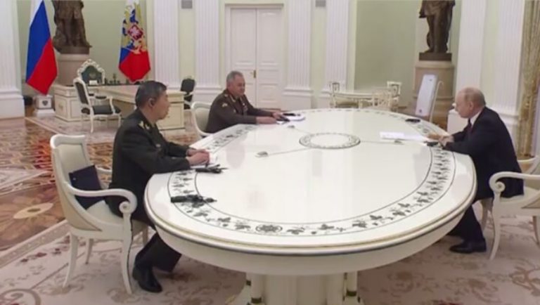 Путин встретился с впервые приехавшим в РФ министром обороны Китая: о чем говорили