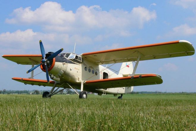 В Одесской области на заброшенном аэродроме из самолета-кукурузника украли оборудование