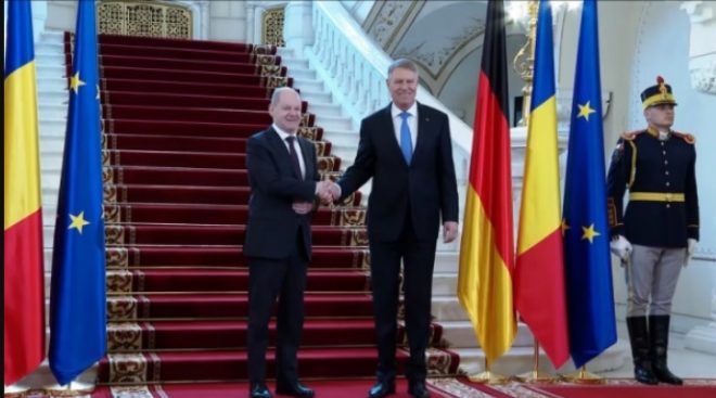 Шольц прибыл в Бухарест на переговоры с лидерами Румынии и Молдовы