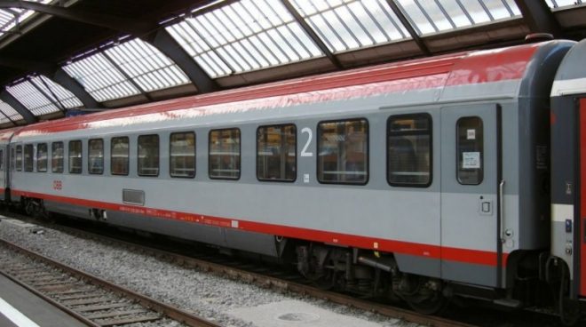 Беспересадочные вагоны из Вены едут в Киев с опозданием на 6 часов: в Венгрии на железной дороге авария