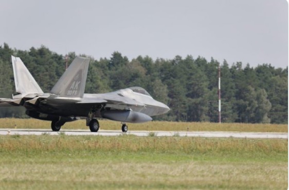 США перебрасывают истребители F-22 на Ближний Восток из-за провокаций РФ
