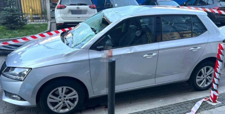Подросток в Ровно прыгнул с 8 этажа дома: упал на автомобиль и погиб
