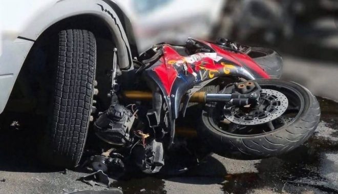 В Одесской области майор полиции врезался на мотоцикле в припаркованное авто &#8212; СМИ
