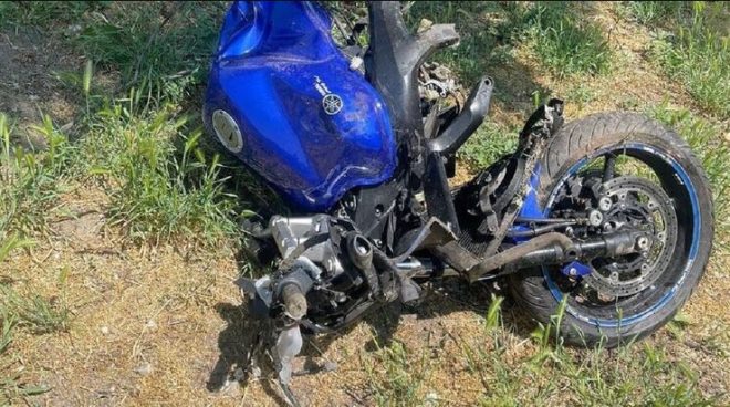 В Обухове 18-летний мотоциклист на полной скорости врезался в авто и в группу пешеходов