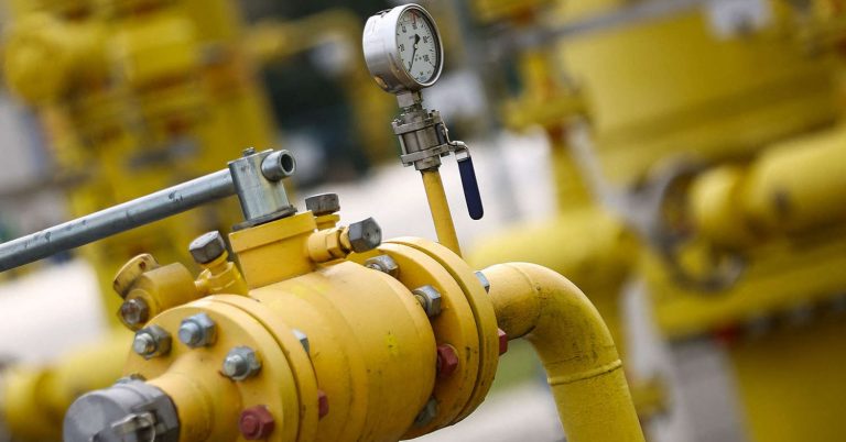 Цены на газ в Европе снизились до 300 долларов за тысячу кубометров