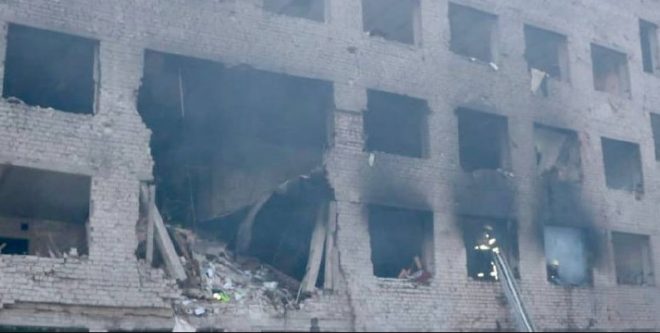 Есть раненые, разрушены здания: РФ ударила по Днепру и области ракетами и дронами
