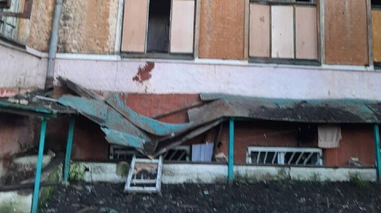 РФ нанесла удары по нескольким населенным пунктам Донецкой области: есть раненые, разрушены здания