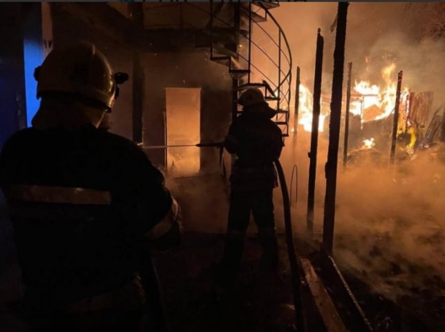 РФ нанесла ракетные удары по Одесской области: зафиксированы пожары