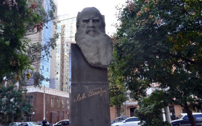 Одесский памятник Толстому перенесут в музей