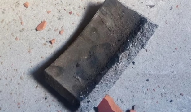 В Польше на дом упал загадочный предмет, пробило крышу: начато расследование