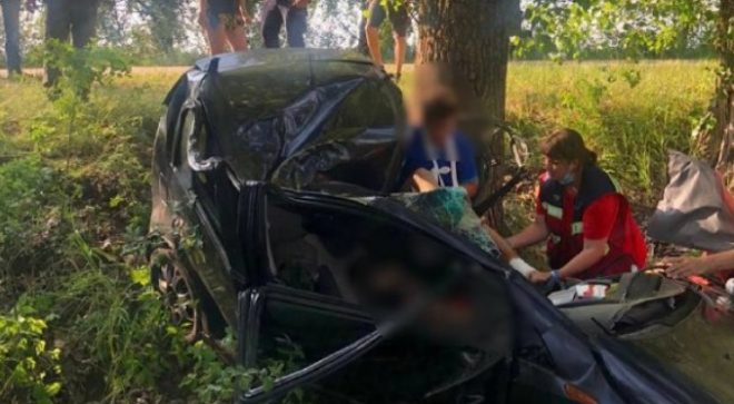 Мать погибла, четверо детей получили травмы: в Киевской области произошло смертельное ДТП