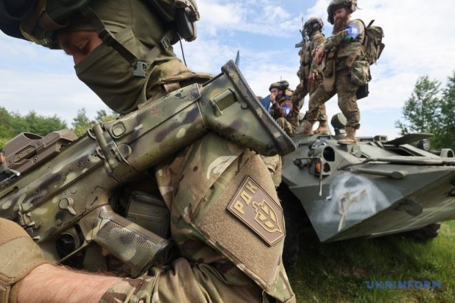 Атаки русских добровольцев поставили Украину в неловкое положение &#8212; WP