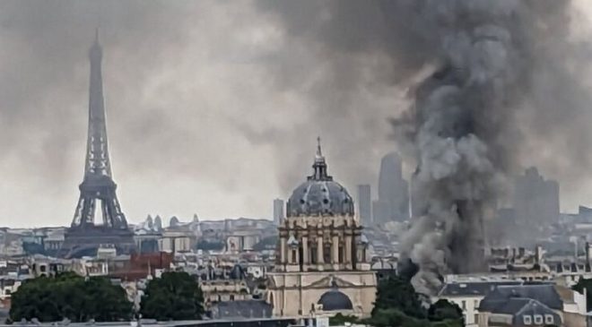 В Париже прогремел взрыв, начался пожар: обрушился фасад академии, 16 раненых