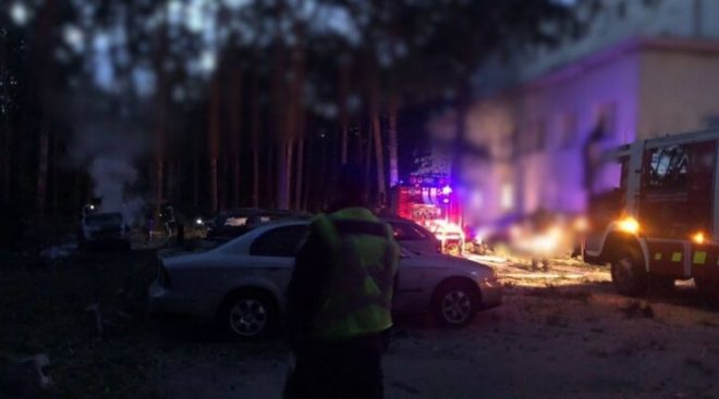 В Киевской области обломки ракет РФ повредили поликлинику, частные дома, общежитие и более 20 автомобилей