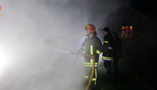В Сумской области спасатели ликвидировали масштабный пожар, вызванный российскими обстрелами
