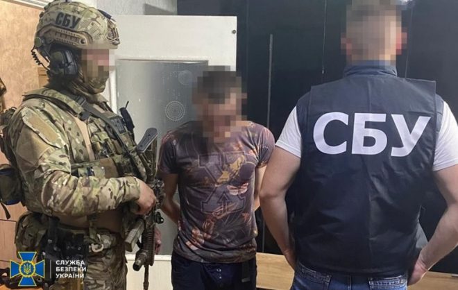 СБУ в трех областях задержала организаторов незаконного выезда мужчин за границу