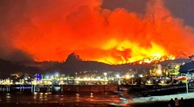 В Турции зафиксированы лесные пожары, охватившие Анталию и Кемер