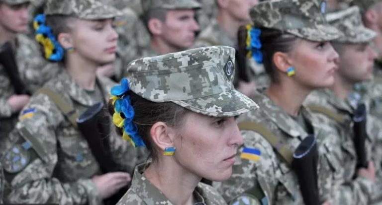 В Украине протестировали женскую военную форму