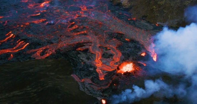 В Исландии в 40 километрах от столицы начал извергаться вулкан Фаградальсфьядль