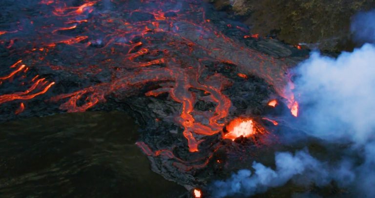 В Исландии началось второе в этом году извержение вулкана