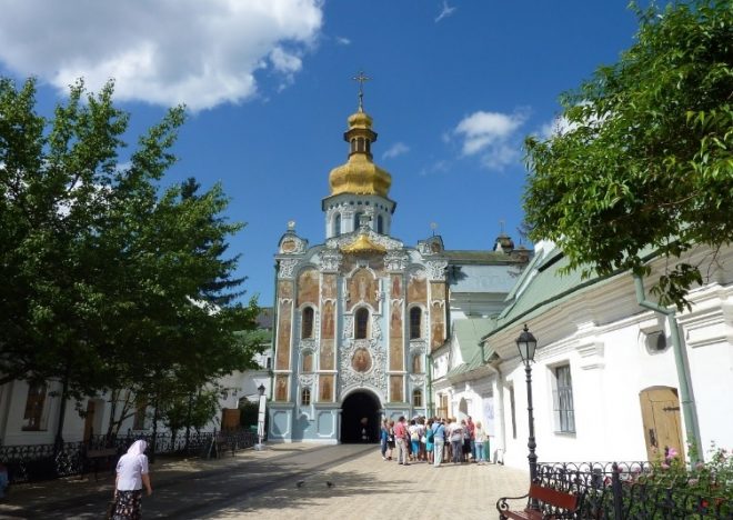 Минкульт запретил доступ преподавателям и студентам духовной академии в Киево-Печерскую лавру