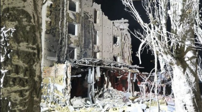 88 раненых: спасатели продолжают разбор завалов на месте дома в Покровске, который РФ разрушила ракетами