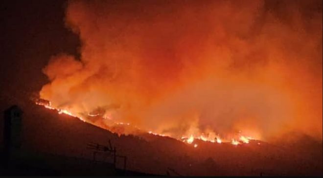 Шторм &#171;Сиаран&#187; вызвал лесной пожар в Испании, жителей четырех городов эвакуировали: огонь охватил 2000 гектаров