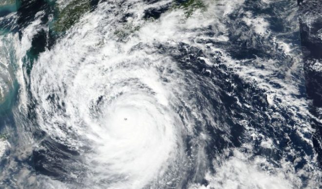 Из-за ливней и риска оползней: в Японии эвакуируют население двух городов, где бушует тайфун &#171;Лан&#187;