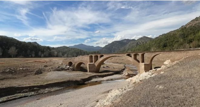В 24 городах испанского региона Каталонии объявили режим ЧП из-за засухи
