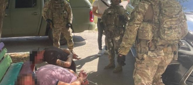 На Житомирщине преступная группа требовала от военного 190 тысяч грн: хотели убить его беременную жену
