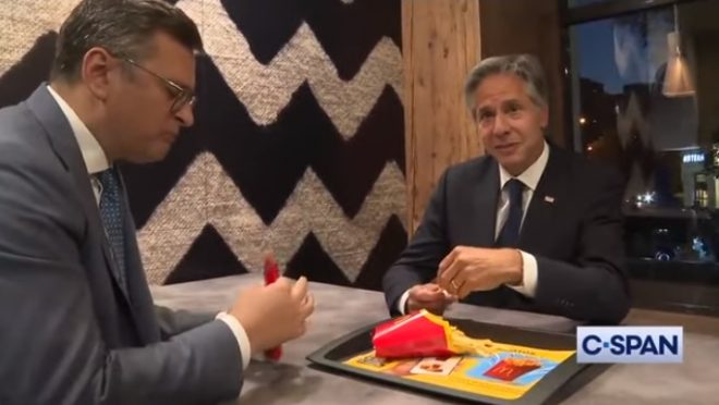 Глава МИД Украины Кулеба и Блинкен перекусили в McDonald&#8217;s
