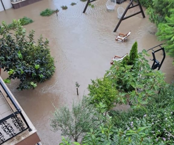 В Болгарии из-за мощного шторма ушел под воду курорт на Черном море