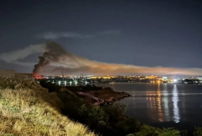 В Севастополе в результате атаки ракет и дронов разбиты два корабля РФ: что говорят в ГУР МОУ