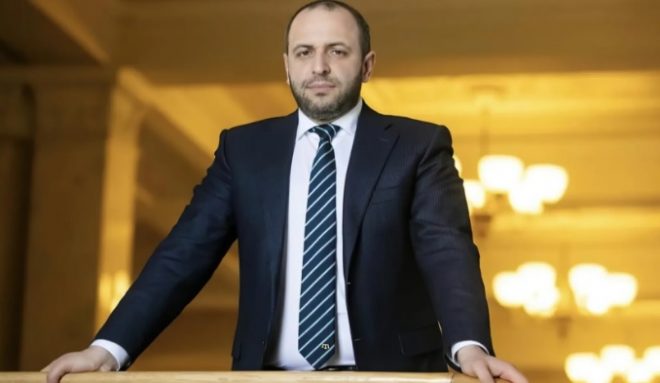 Рустем Умеров подал в Раду заявление об увольнении с должности главы ФГИУ