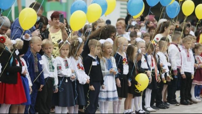 В Украине в этом году первоклассников на 15 тысяч больше, чем в прошлом