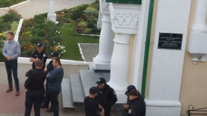 Полиция оцепила женский монастырь на Тернопольщине: будут выселять монахинь &#8212; соцсети