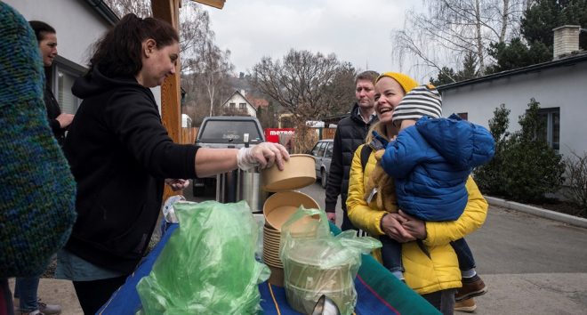Украинцам-беженцам нужно создать условия, чтобы они остались в Чехии &#8212; министр внутренних дел Ракушан
